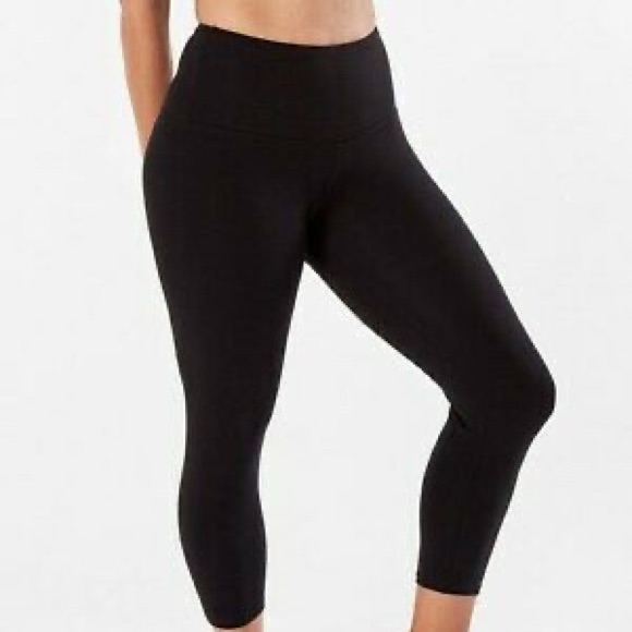 Ruby Ribbon Capri Legging